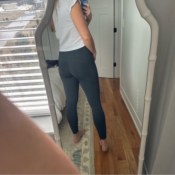 Lululemon Fast & Free 7/8 Leggings Size 8 - Picture 3 of 7